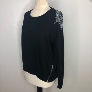 Forever 21 medium black crewneck sweatshirt